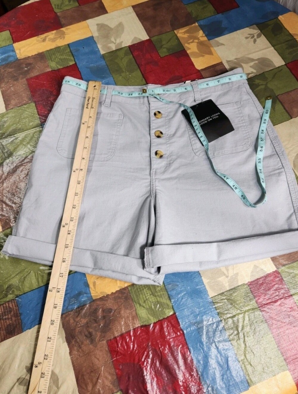 Lee Women’s Size 14 Medium Relaxed Fit High Rise gray Shorts  Stretch NWT 02 - Picture 3 of 6